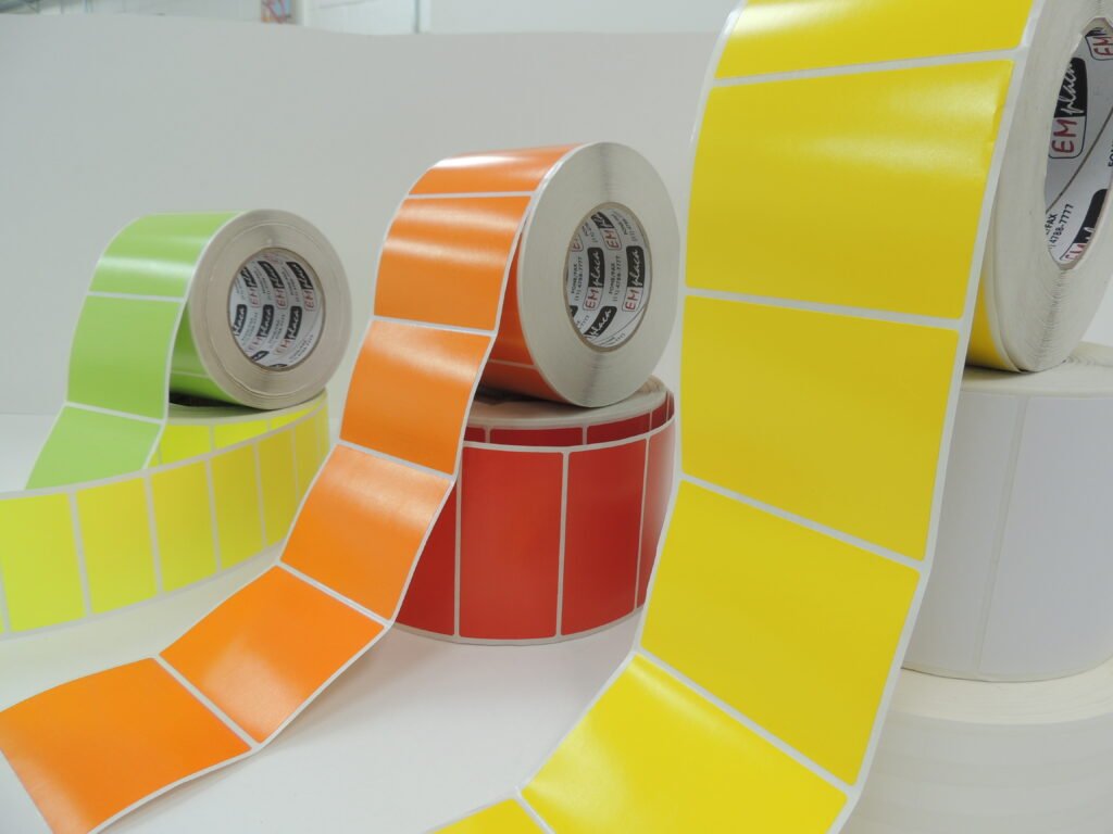 Descubra tudo sobre as etiquetas em papel couchê! A solução econômica e versátil para identificar seus produtos. Conheça as vantagens, desvantagens e as melhores aplicações para o papel couchê. Ideal para empresas que buscam qualidade e custo-benefício.